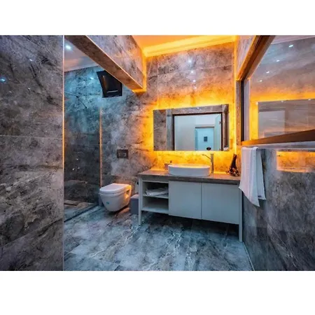 11 Kisilik Luex * Saribelen Adasi